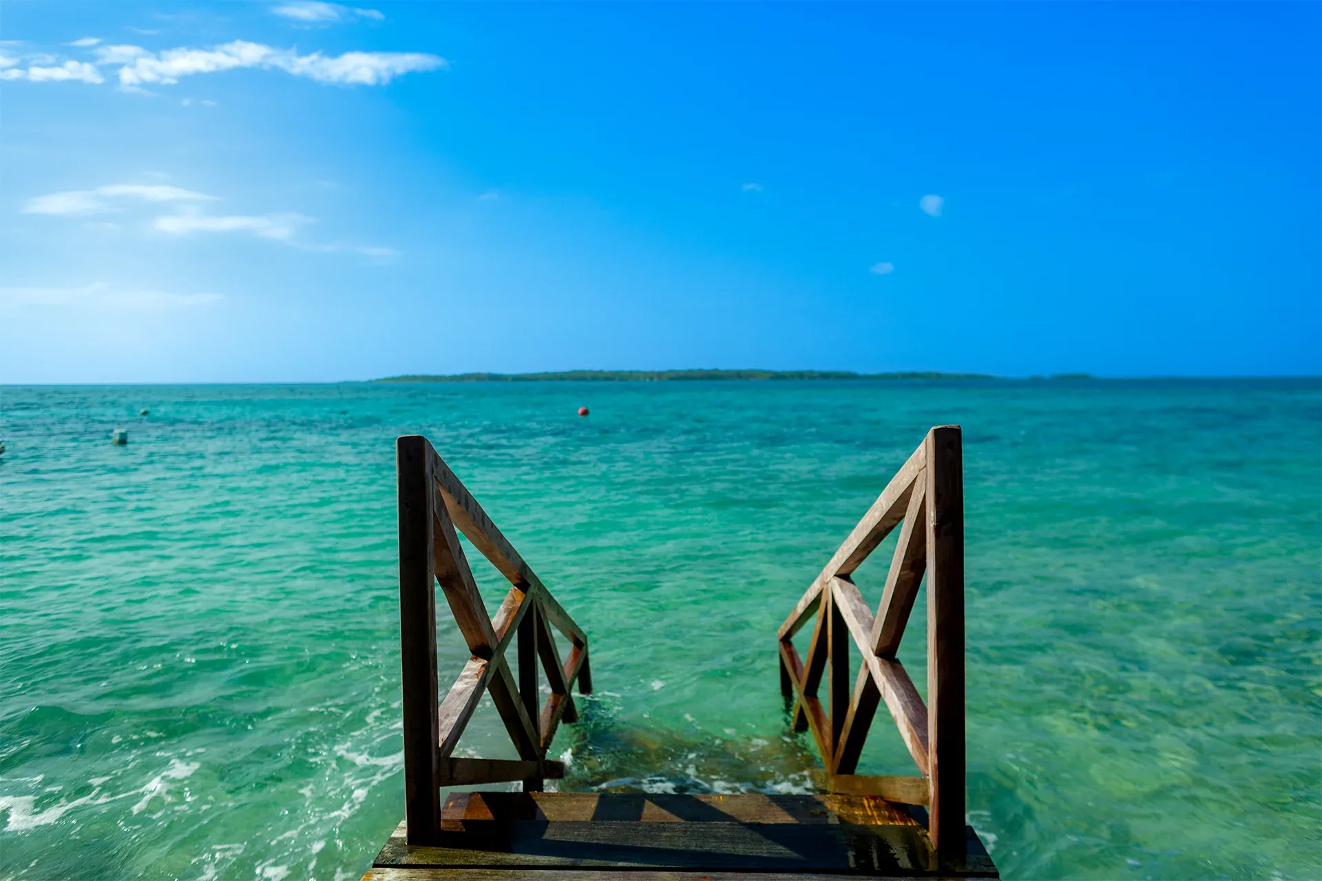 Isla Amores — photograph 3
